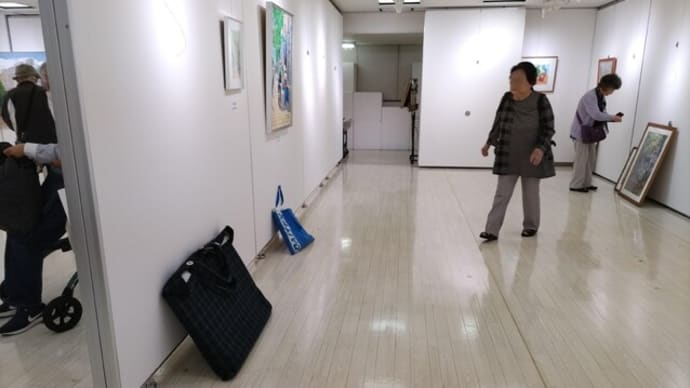 今日は「第55回宝和洋画会合同作品展」の搬出日です