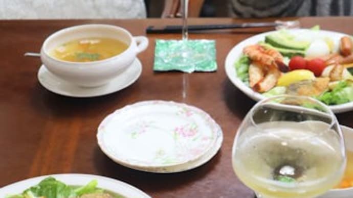 野菜の上に乗せた総菜