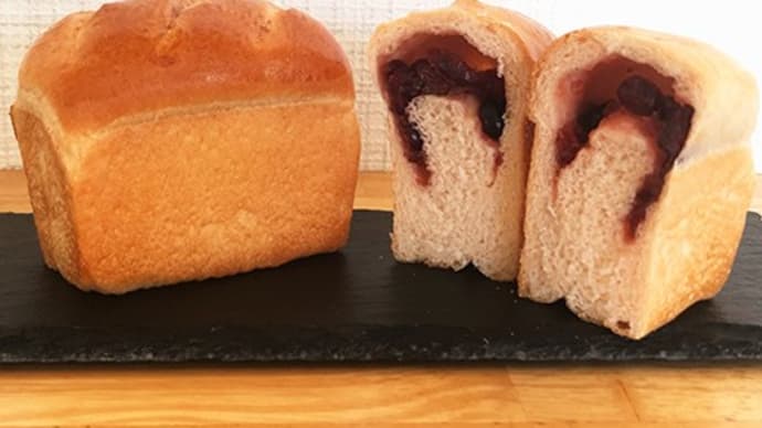 食パンのいちごジャムパン