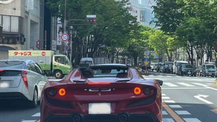 朝の南大津通りをフェラーリが走っていました