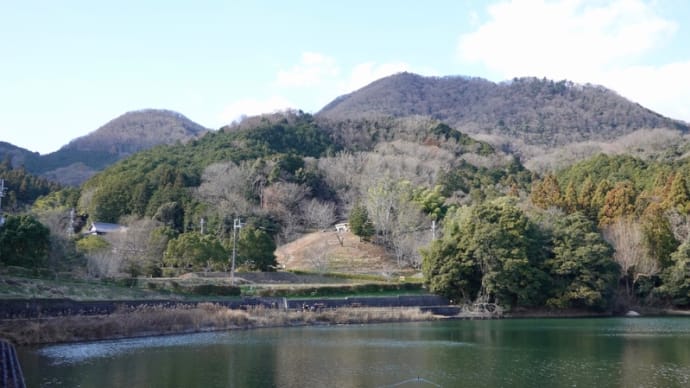 登り始めは二上山へ