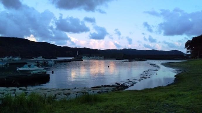 竜串港の夕暮れ時