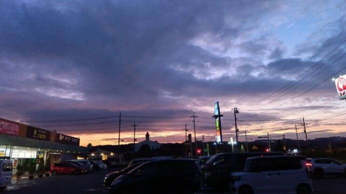 秋の夕暮れはつるべ落としと馬肥ゆる秋