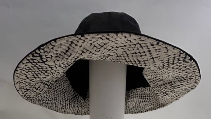 「帯と着物で作るモノトーンの帽子」