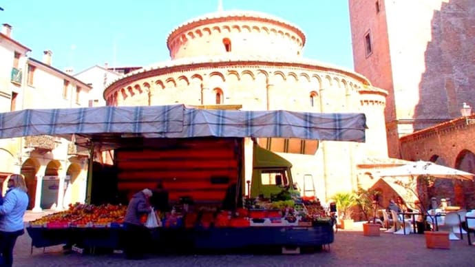 イタリア・マントヴァの青空市場
