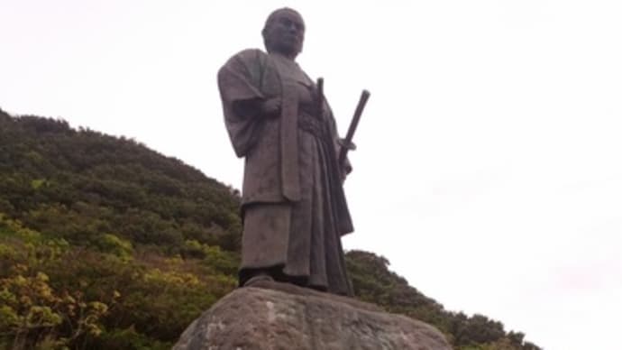 四国周遊記:中岡慎太郎像と夫婦岩