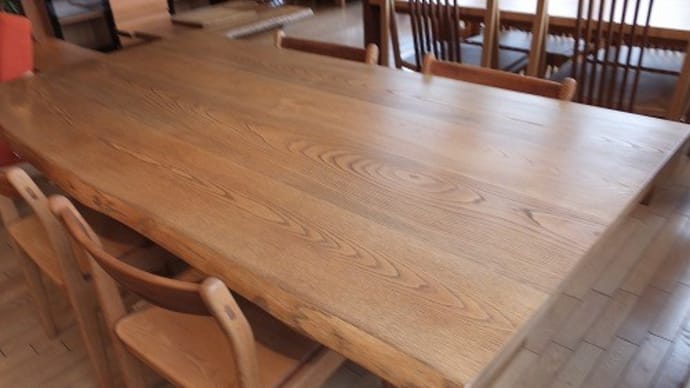 一枚板テーブル＆チェアーのセット。はぎテーブル＆チェアー。一枚板と木の家具の専門店エムズファニチャーです。