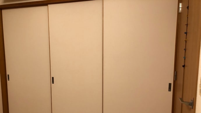引き戸が開きずらい‼️ 自前で戸車を換えたら小指で動いた‼️ 超節約‼️