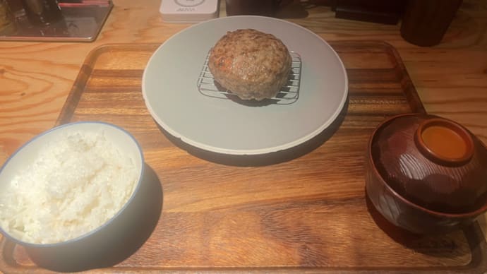肉汁たっぷりハンバーグ!行列ができる「挽き肉のトリコ」