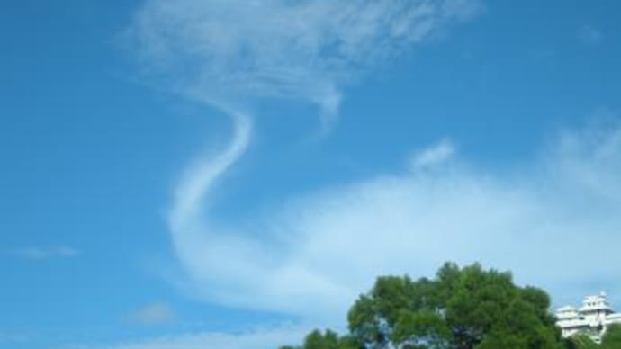 アラジンの魔法のランプ雲？