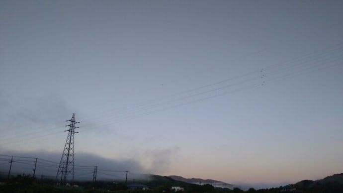 もうすぐ日の出の空