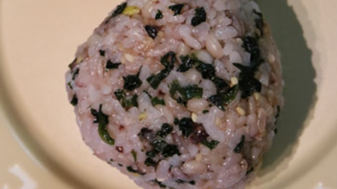 2月8日 雑穀ごはんの しそわかめおにぎり