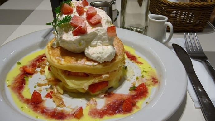 【閉店】今日のスイーツ(ストロベリーミルフィーユパンケーキ@J.S.Pancake cafe)