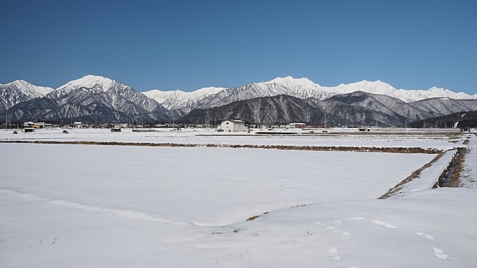 ★長野県大町市から見る北アルプスの雪山と雪景色　2024