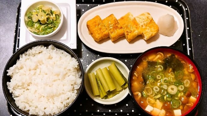 家で朝ご飯（福島県産コシヒカリに玉子焼き、納豆、なめこ汁、野沢菜漬）（2023年9月10日）