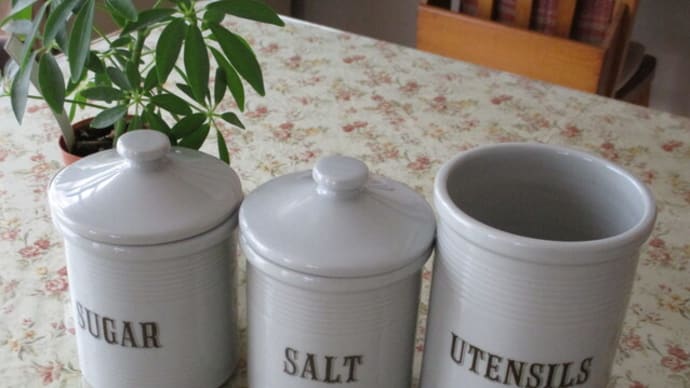 陶器のキャニスターが登場・・・