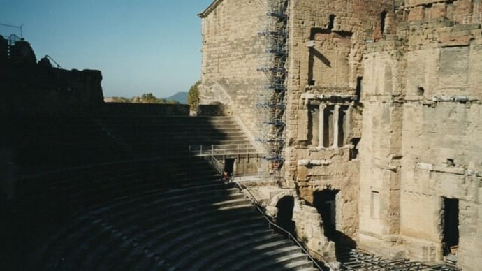 オランジュの古代ローマ劇場の歴史