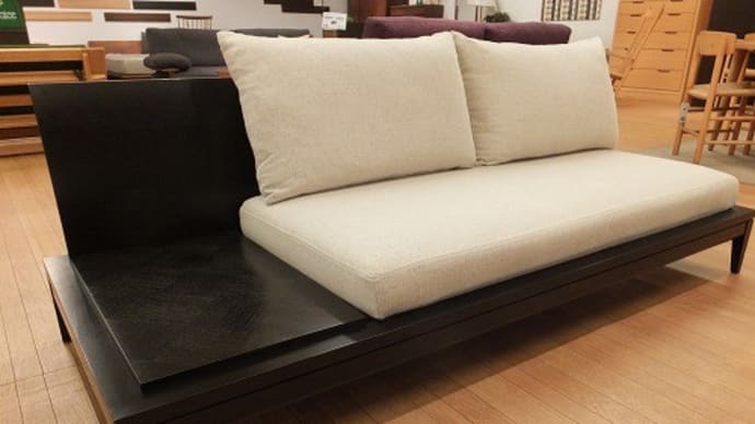 一枚板テーブル SUMMER-SALE。ロースタイルソファー３つご紹介。一枚板と木の家具の専門店エムズファニチャーです。