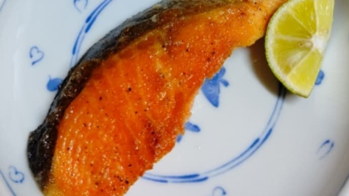 うちのごはん    こんにゃくの炊いたんと鮭のムニエル(^o^)