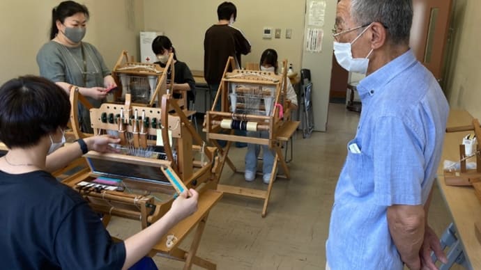 蒲郡市看護専門学校の生徒さん、地場産業を理解する為に体験学習です