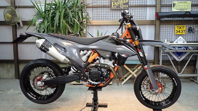 LOW走行車!1.111km USED KTM250EXC-F SIXDAYS SM仕様入荷しました! 2021MY LOWダウン仕様です!