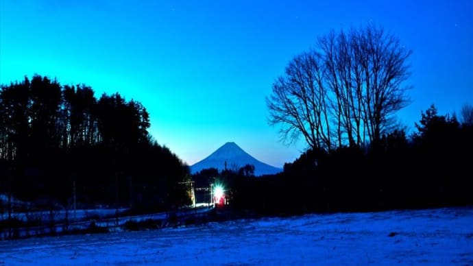 三峰の丘より富士を望む
