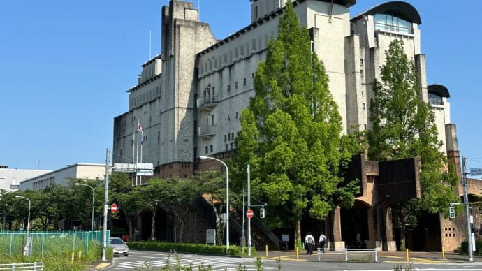 午後は地域の会合で多摩市総合福祉センターへ