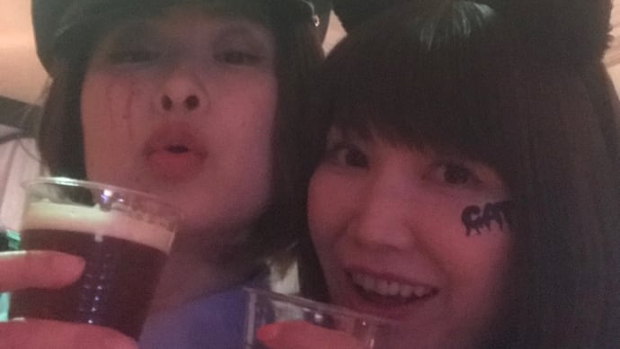 ハロウィンは、猫とミニスカポリス!