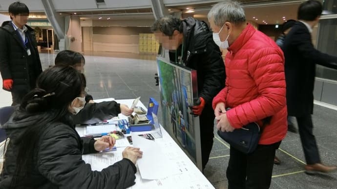 今日は「第50回こうべ市民美術展」の搬入です