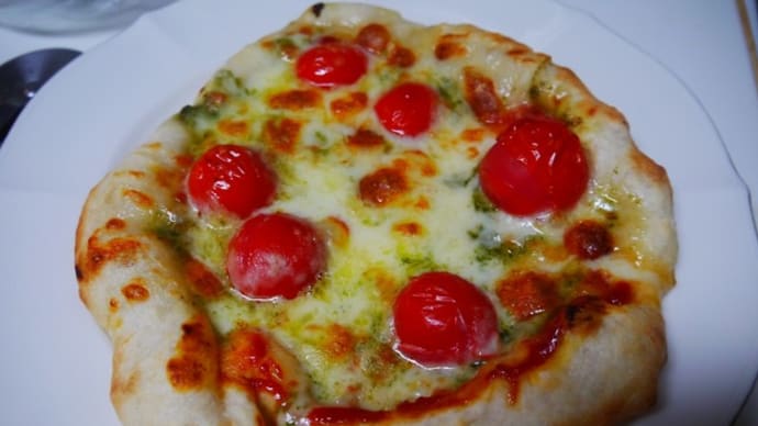モッツァレラチーズでピザ
