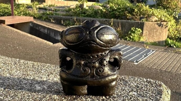 カワイイは遊び心から・・・遮光器土偶の植木鉢