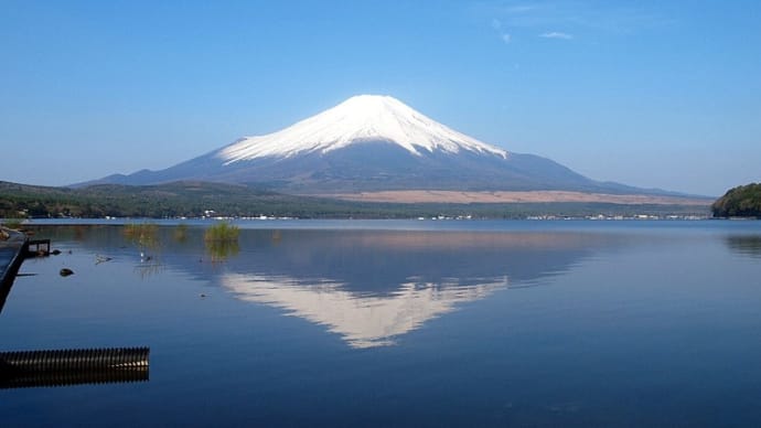 ・ 山中湖より眺める逆さ富士