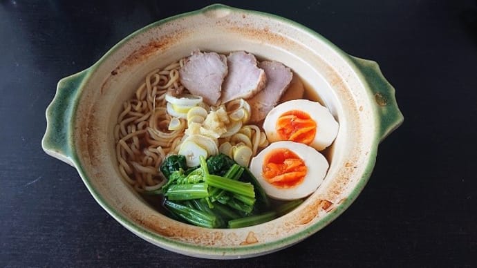 今日のランチは鍋焼きラーメン風こんにゃく麺