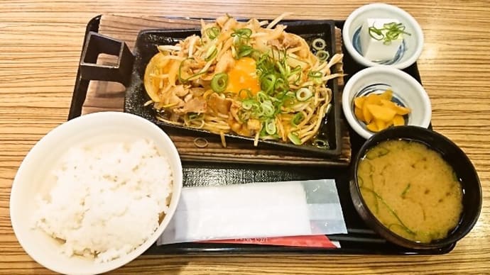 山内農場（浦安駅前店）で日替ランチ（豚キムチ定食）（2022年4月23日）