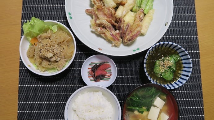 天ぷら定食と肉じゃが、炊屋食堂の質素倹約一汁三菜、簡単安く旨く・・・庶民の味。