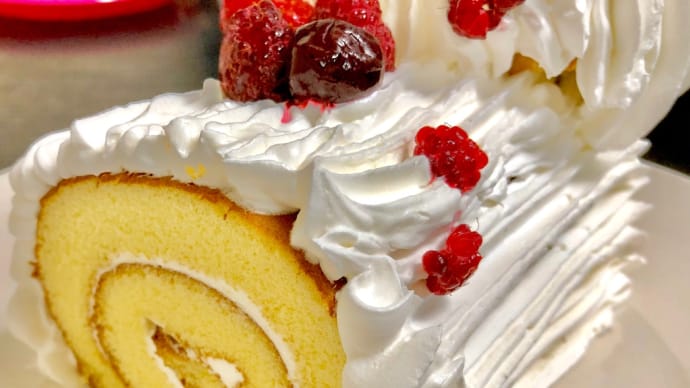 この時期特有のケーキと言えばこれ!こちらもその起源はよく分かっていない?!