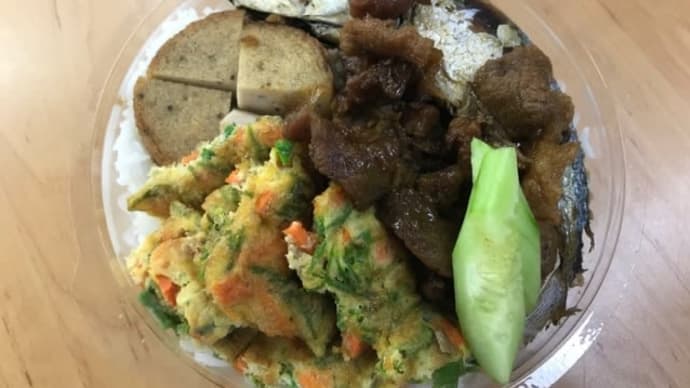 ランチはタイ料理。