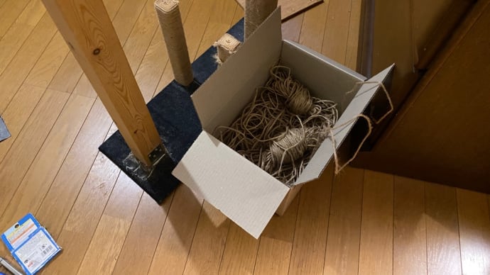 爪とぎタワーがボロボロだったので・・・