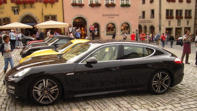 ローテンブルク(Rothenburg ob der Tauber)の広場で