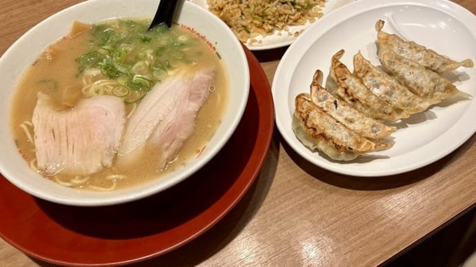 ラーメン小 半チャーハン・ギョーザセット　横綱