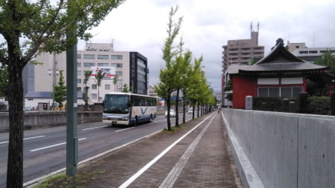 竿燈大通りの塀