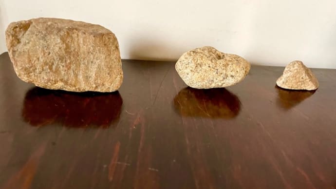 3つの小石