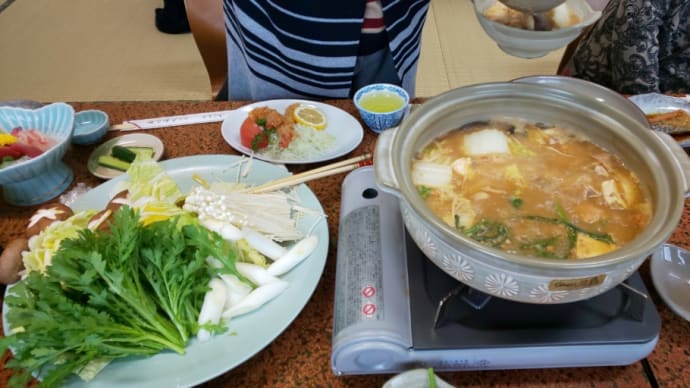 女子会、にぎやかな夕食