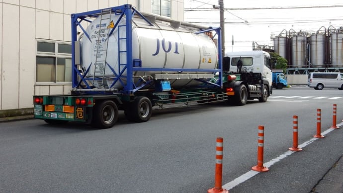 ケミカルコンテナを輸送するトラクタ(3) 【川崎市塩浜辺り】2015.SEP 過去帳より