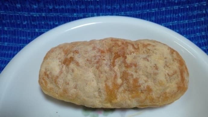 黒糖きな粉パン(正式名不明)で朝食、やっぱりきな粉だったかぁ・・・