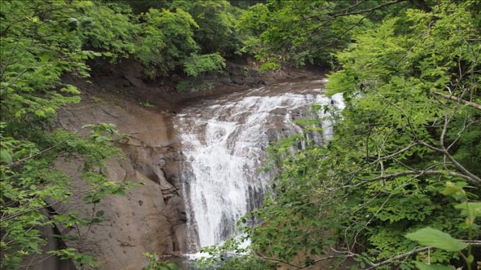 恵庭市郊外の白扇の滝