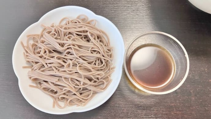 今日のお昼は自家製そばつゆで二八そば