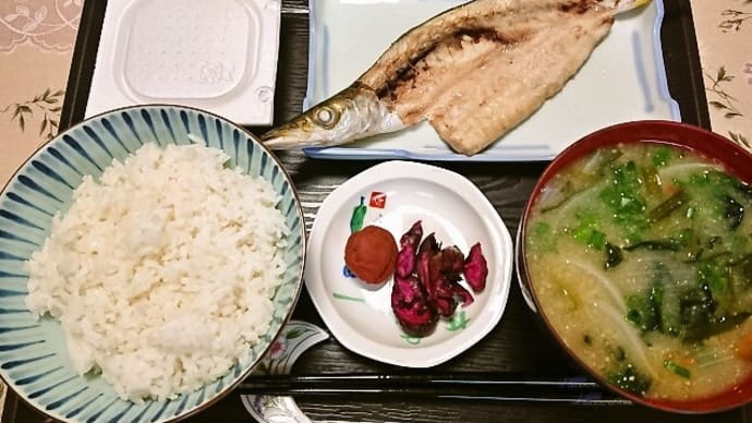 家で朝ご飯(カマスの塩焼きに味噌汁、納豆等)(2021年5月2日)