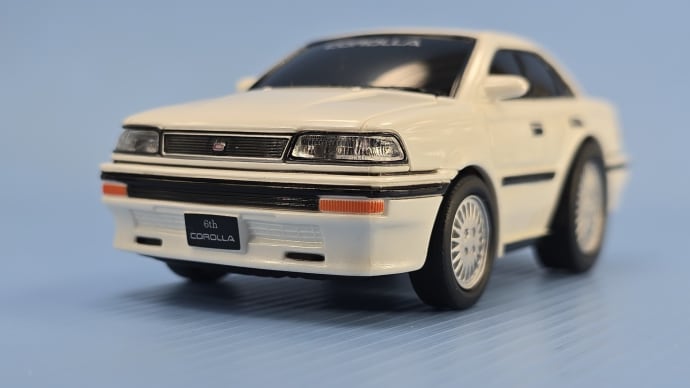トヨタ 1987 6代目カローラ (ホワイト)