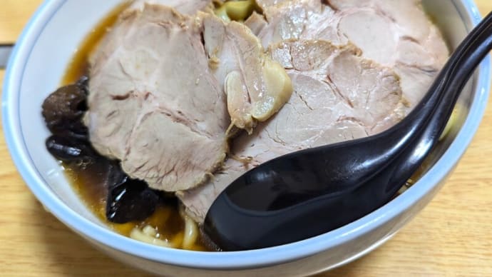 ガジュマル@都賀 豪快な「野菜チャーシュー麺」、自慢の「豚骨醤油らーめん&若鶏唐揚げ」、楽しい「鉄板焼きメニュー」を!
